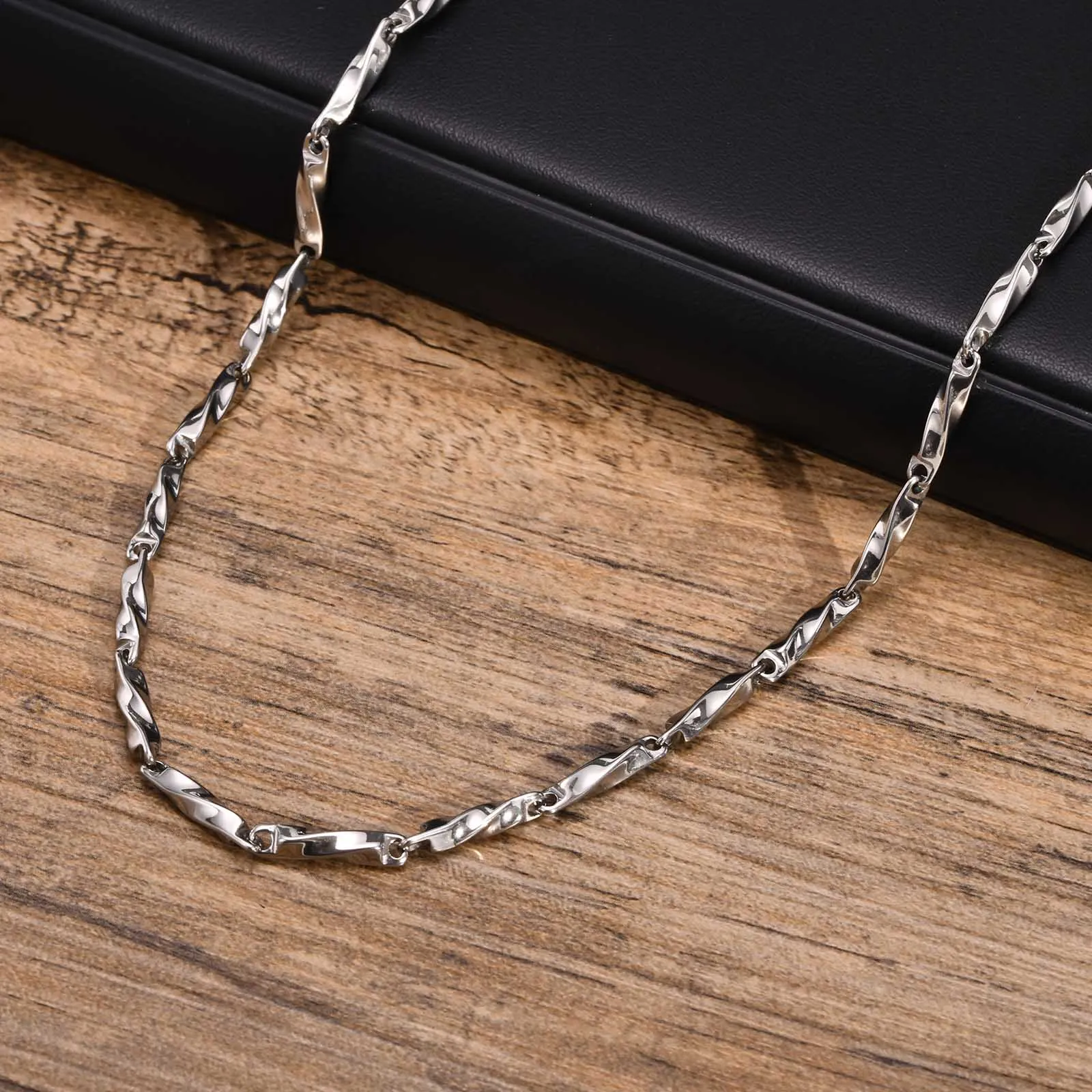 Vnox Mobius Chain Necklaces for Men, 4mm Twisted Bar Links Necklace, Never Fade Silver Color Geometric Boy Collar