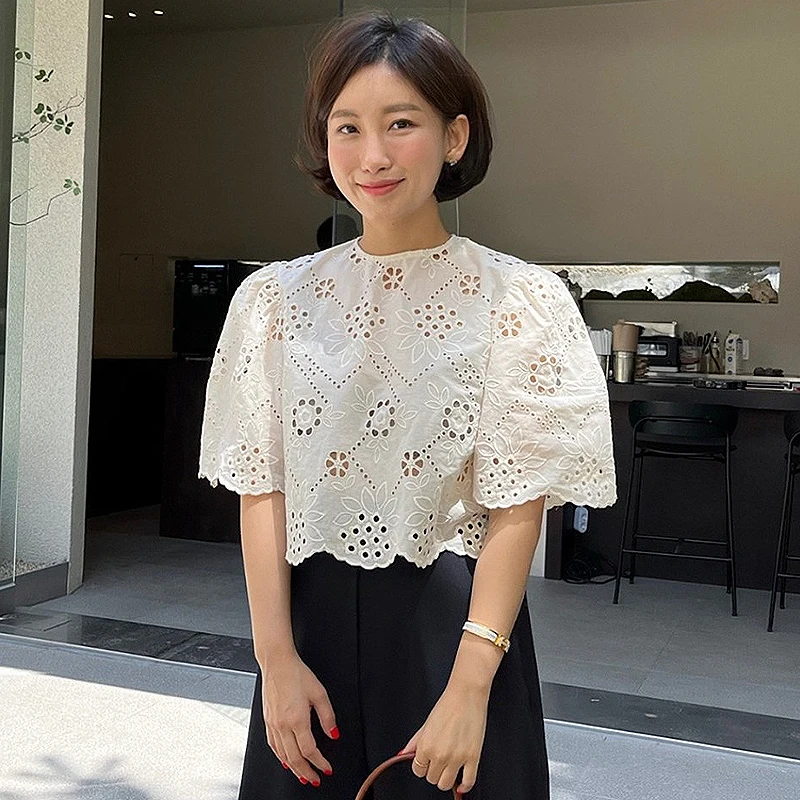 レトロ半袖刺繍フックフラワー透かしバブルスリーブゆったりトップス レディース 夏 スイートスタイル カジュアルゆったりシャツ