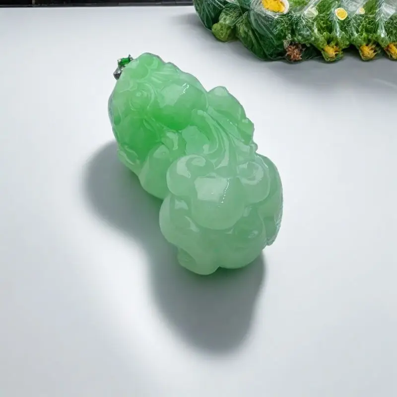 

Jade glutinous bean color Pixiu pendant, fine carving, warm, delicate and versatile fashion, new models protect your safety