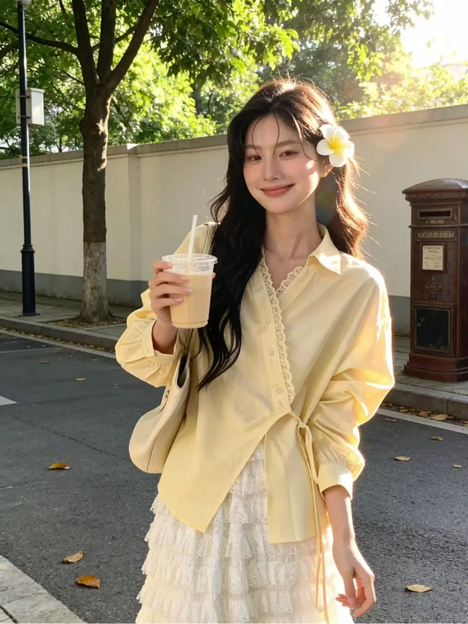 

Женская блузка во французском стиле с длинным рукавом, кружевными вставками и асимметричным поясом, весна 2026, новый дизайн, с эффектом утяжки талии, универсальный топ