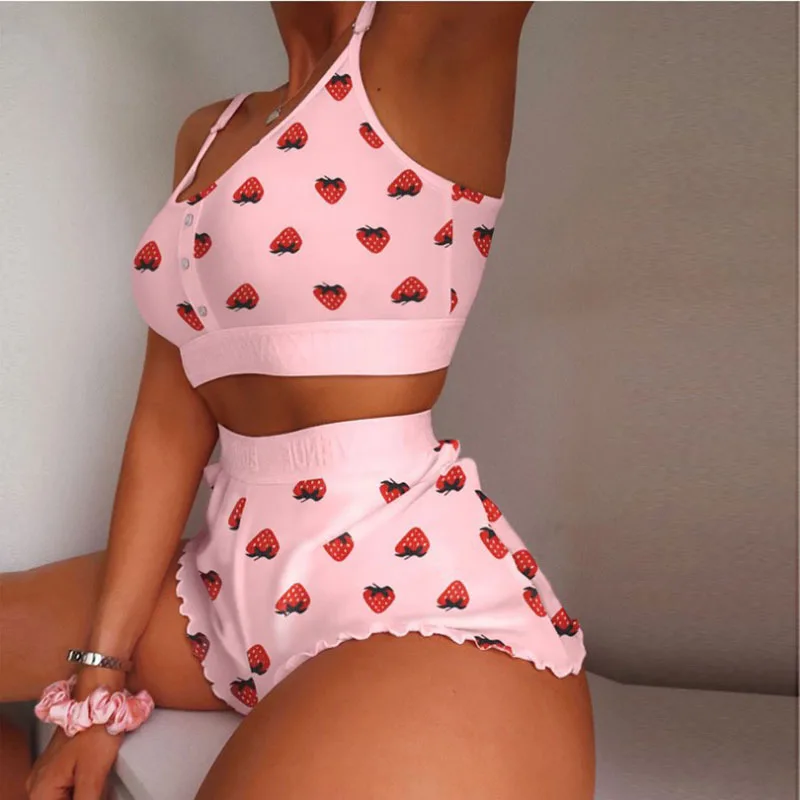 Pijamas de seda de leche de alta calidad para mujer, ropa de casa de dos piezas con tirantes de encaje, estampado de fresas, Sexy, dulce