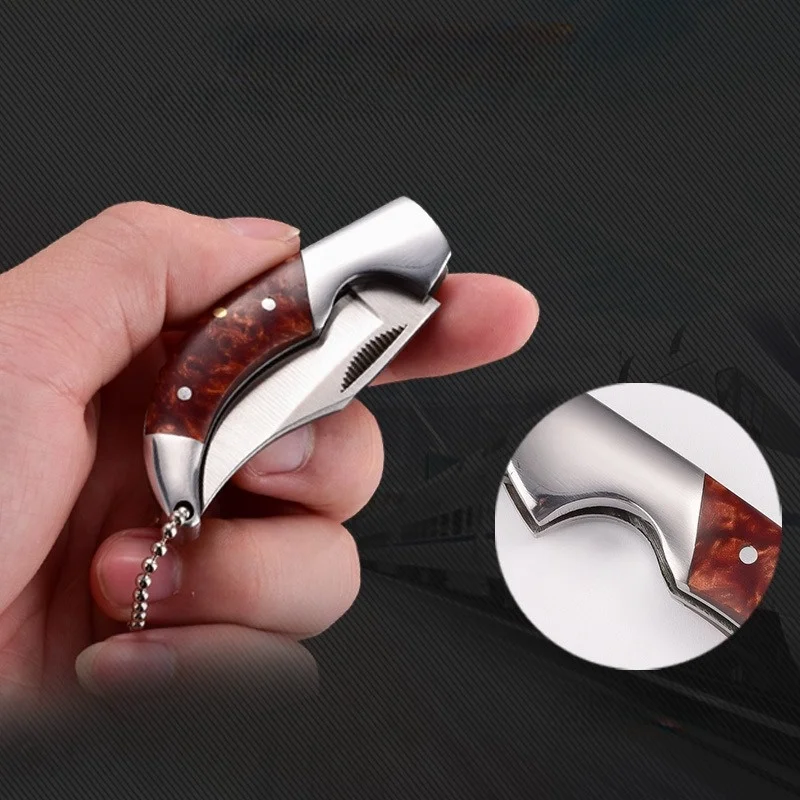 Multi functional mini folding knife: keychain design, stainless steel high hardness, can be used for both unpacking and fruit cu