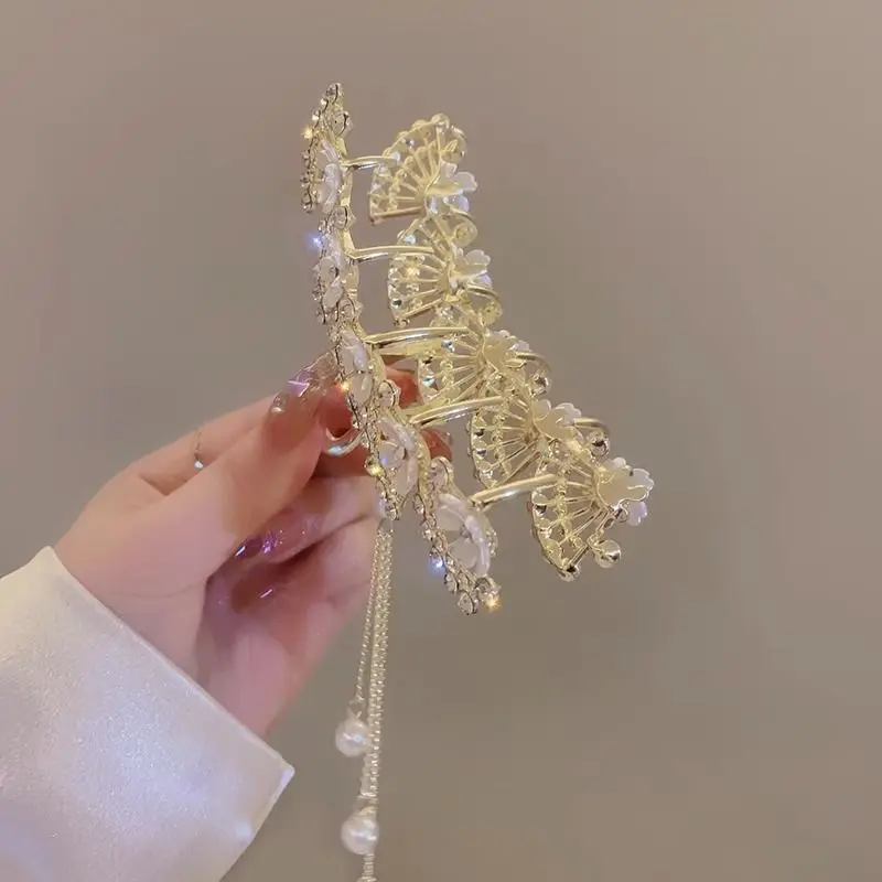 Рисунок 4 - Женские весенне-осенние новые головные уборы