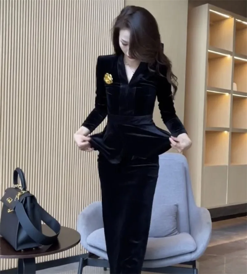 Women Short Spliced Velvet Suit Skirt 2026 Autumn Korean Version, New Temperament, V-neck, Waist Cinching, Slimming Top skirt