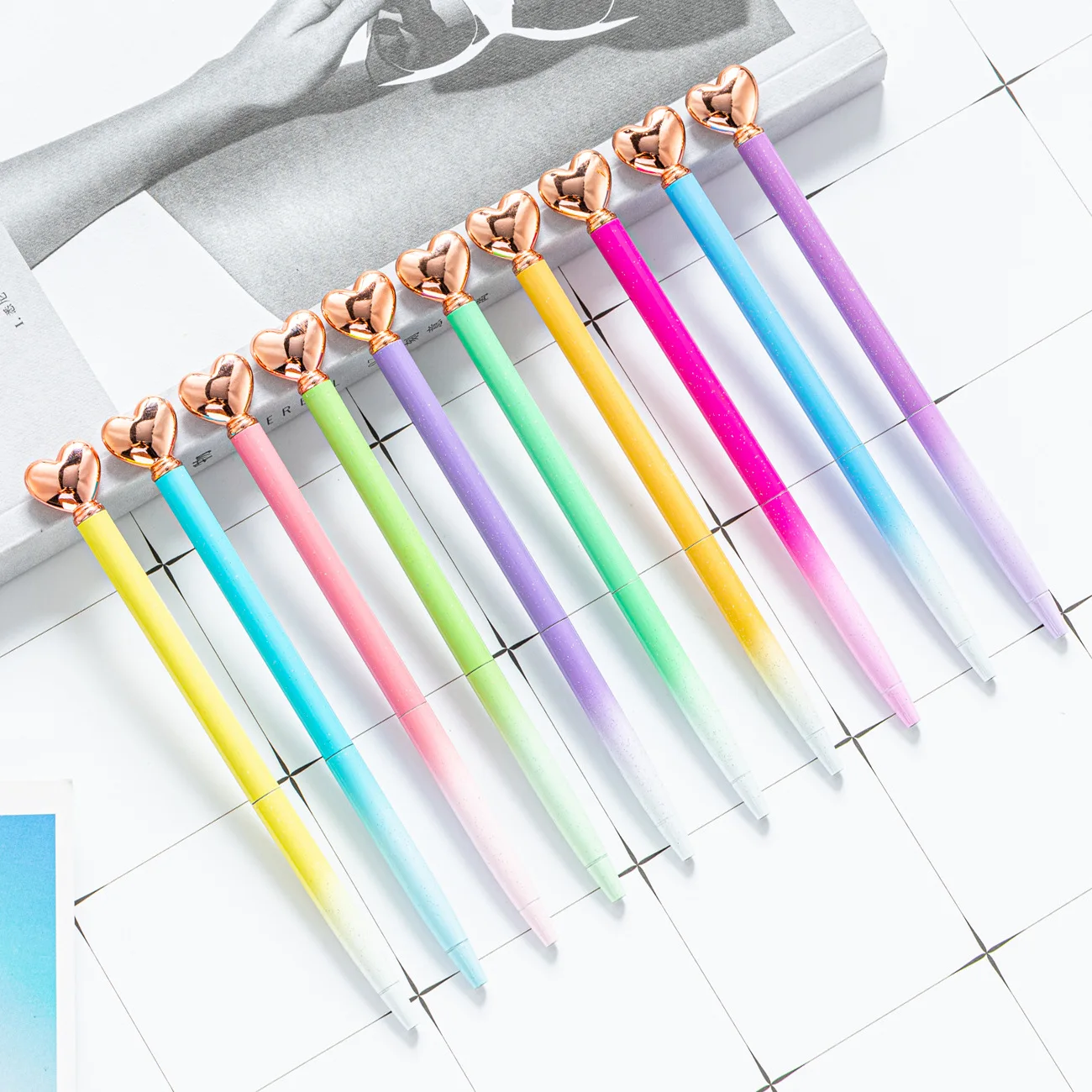 

40PCS Love shaped ballpoint pen in stock, metal pen, creative gift pen, love ballpoint pen