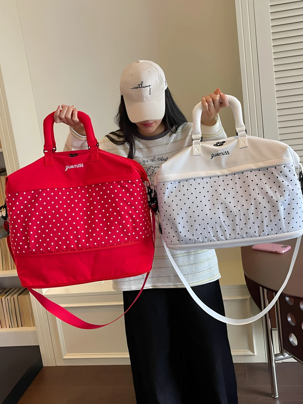 large-capacity-polka-dot-travel-bag-women's-separate-wet-and-dry-swimming-fitness-bag-lightweight-expandable-luggage-bag-for
