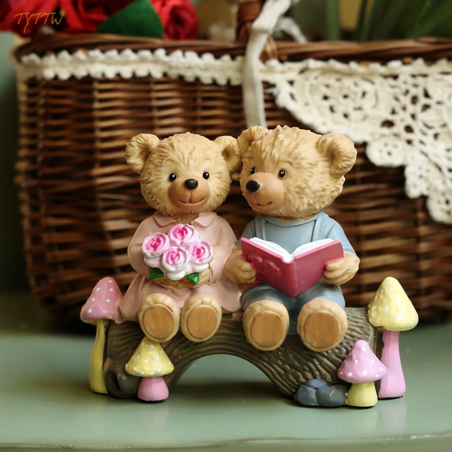 

Cute Bear Couple Figurine-Resin Love Statue for Desk Shelf, Romantic Valentines Day Decor,Creative Gift for Boyfriend Girlfriend