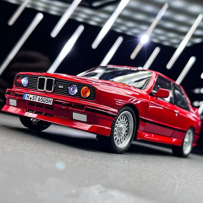 1:24 1988 BMW M3 E30 Alloy Car Model Diecasts Metal Classic Sports Vehicles Car Model Simulation Sound Light Childrens Toys Gift