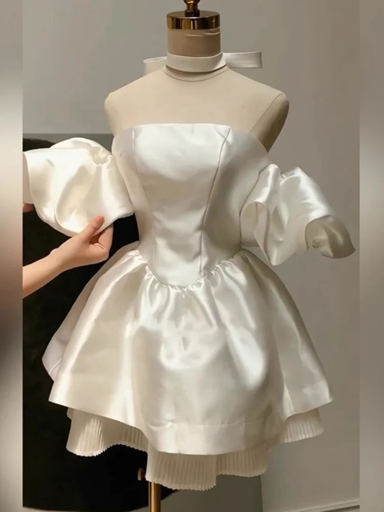 Vestidos de fiesta con hombros descubiertos para adolescentes Vestido de fiesta de cóctel de graduación corto sin tirantes con volantes de satén