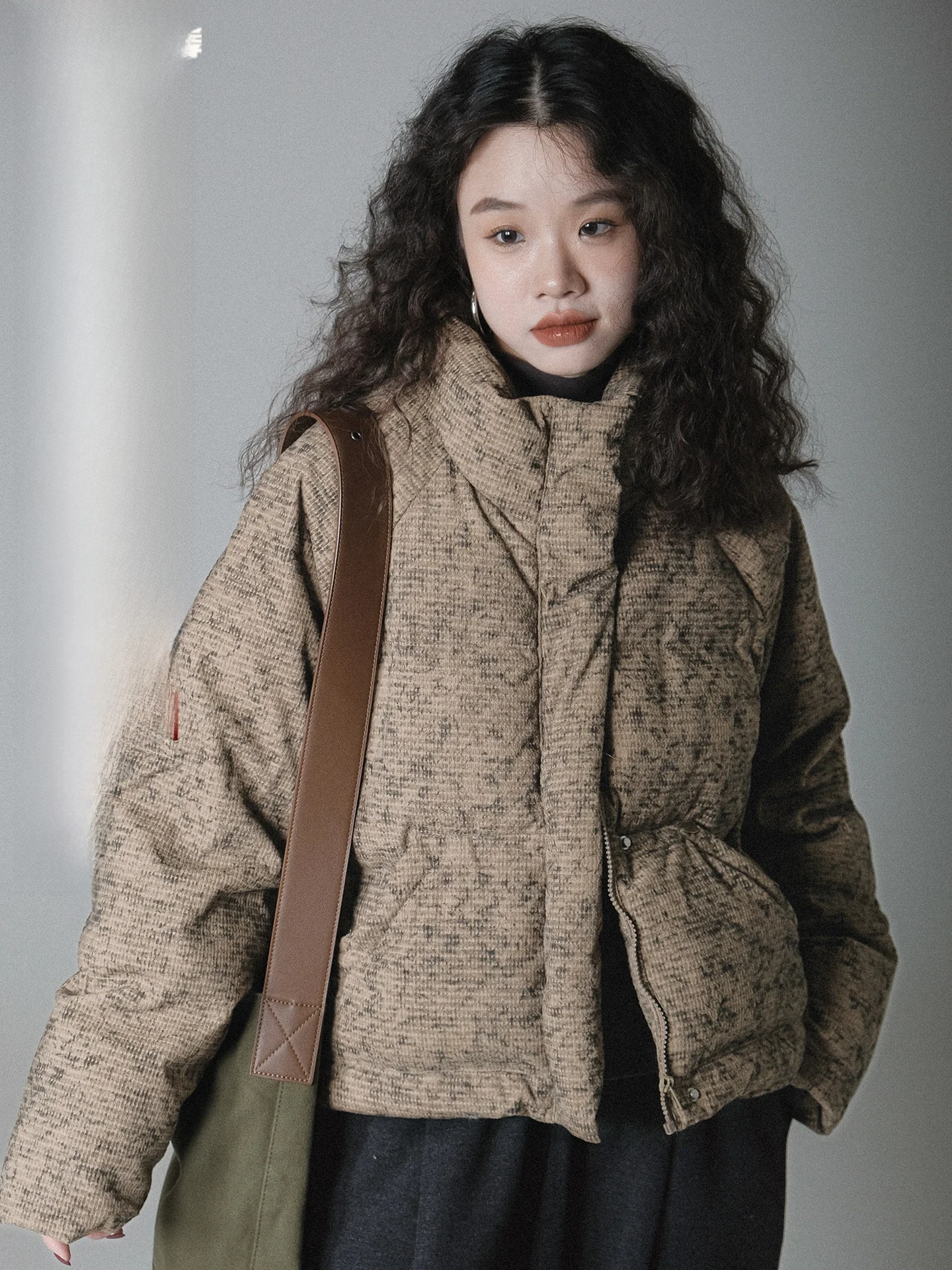 

Пуховик IVY YANG с эффектом окрашивания, воротник-стойка, пушистый, удлиненный, на молнии, теплый, для женщин, повседневный стиль, для работы, увеличенный размер