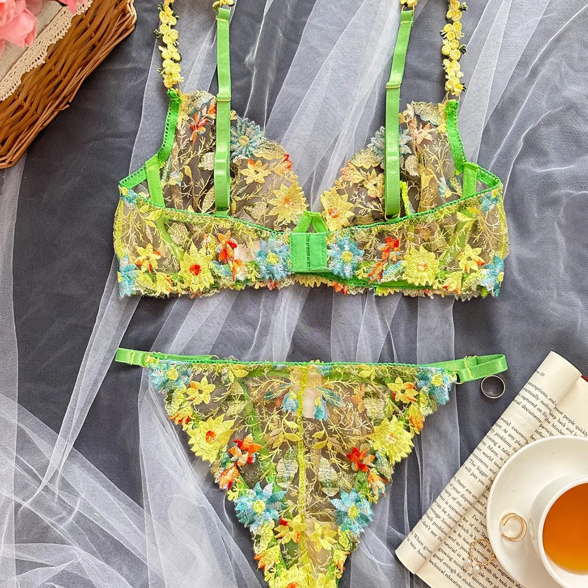 New Floral Embroidery Chest Gather Lingerie Women\'s Sexy Comfortable Erotic Apparel Suit Female Sweet Underwear Bra Brief Suit