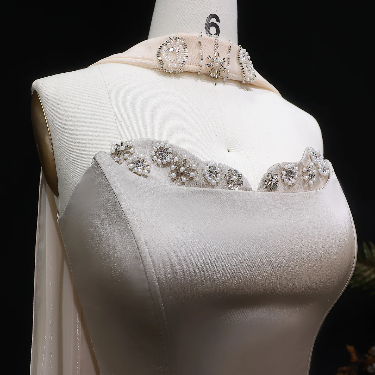 Sharon Said Arabisches Champagner-Perlen-Perlenbesetztes A-Linien-Abendkleid Schulterfrei mit Schal Damen Hochzeitsfeierkleid SS627 Maßanfertigung – Detail 17