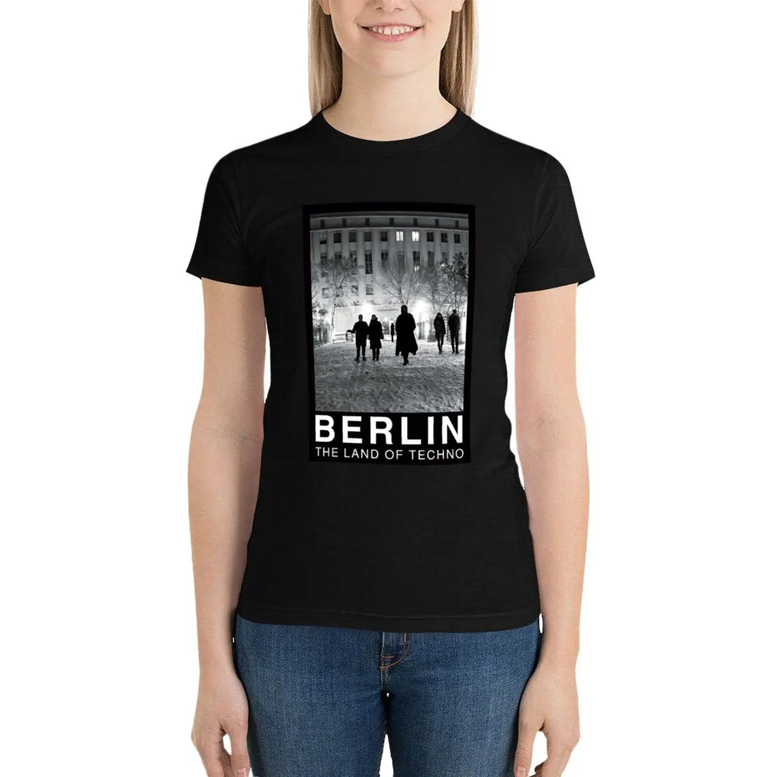 Berlino-The Land of Techno t-shirt abbigliamento femminile grafica abbigliamento estetico magliette da allenamento per donna