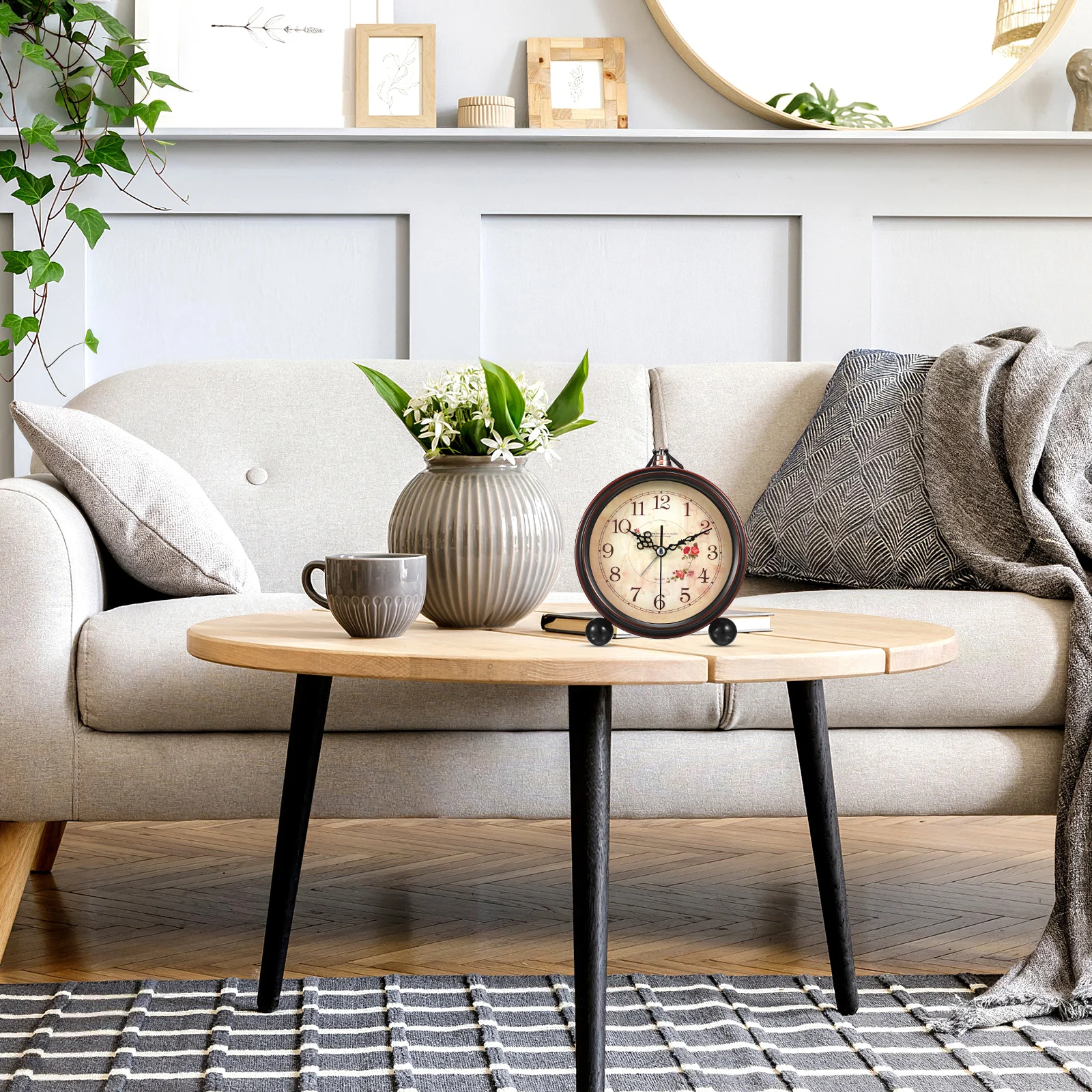 

Silent Vintage Style Alarm Clock Retro Quiet Non Ticking Desktop Clock Metal Case Classic Design Easy to Read for Home Office