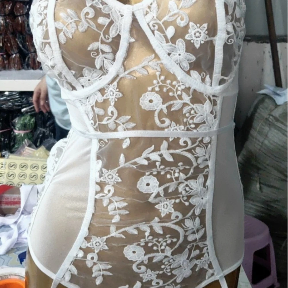 Чувственное нижнее белье, цельное кружевное боди с открытой спиной и цветочным принтом, женский комбинезон на шнуровке, необычное сексуальное боди, женский эротический костюм