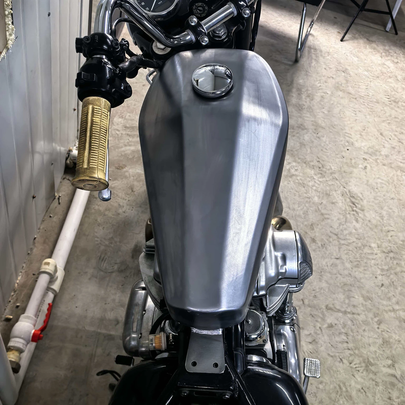 W650 Motorcycle 10L Petrol Gas Fuel Tank For Kawasaki W 650 1999 2000 2001 2002 2003 2004 2005 2006 2007 2008 Unpainted