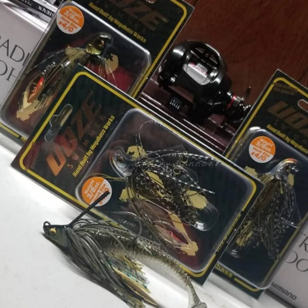 Señuelo Buzzbait Chatter con falda de silicona y borla marina - imagen 3