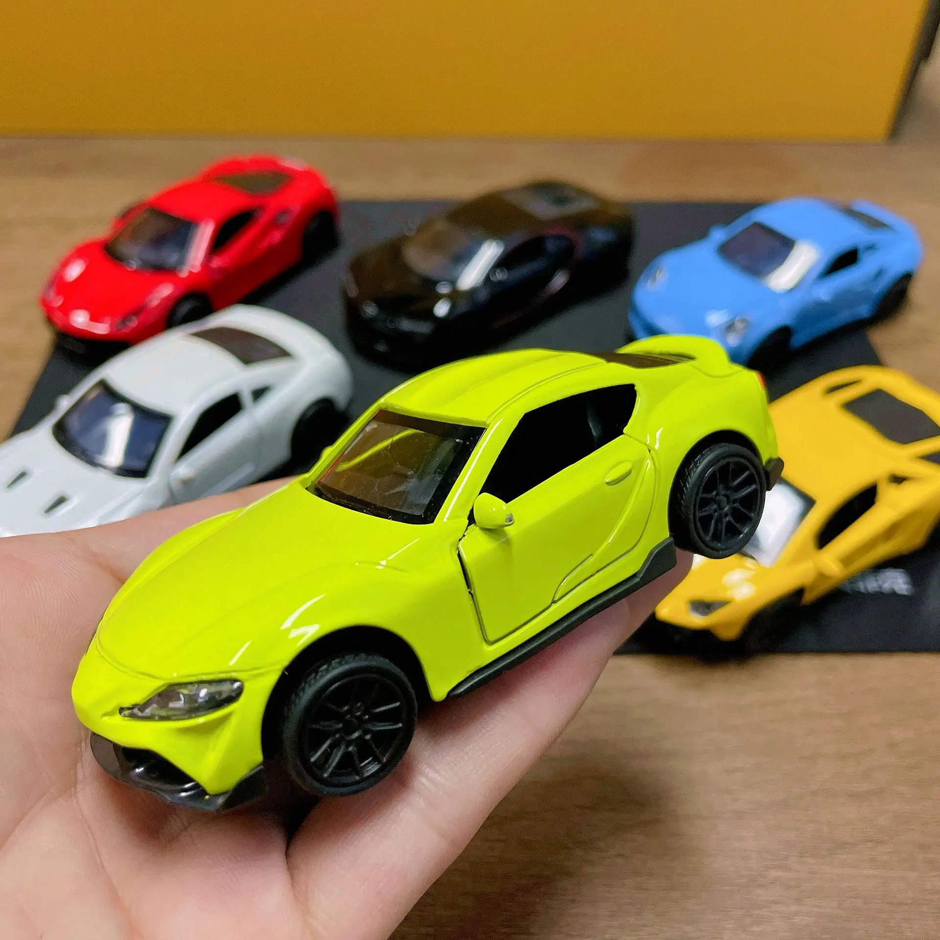 1:43 Diecast Alloy Car Model Metal Pull Back Simulation Car Toy