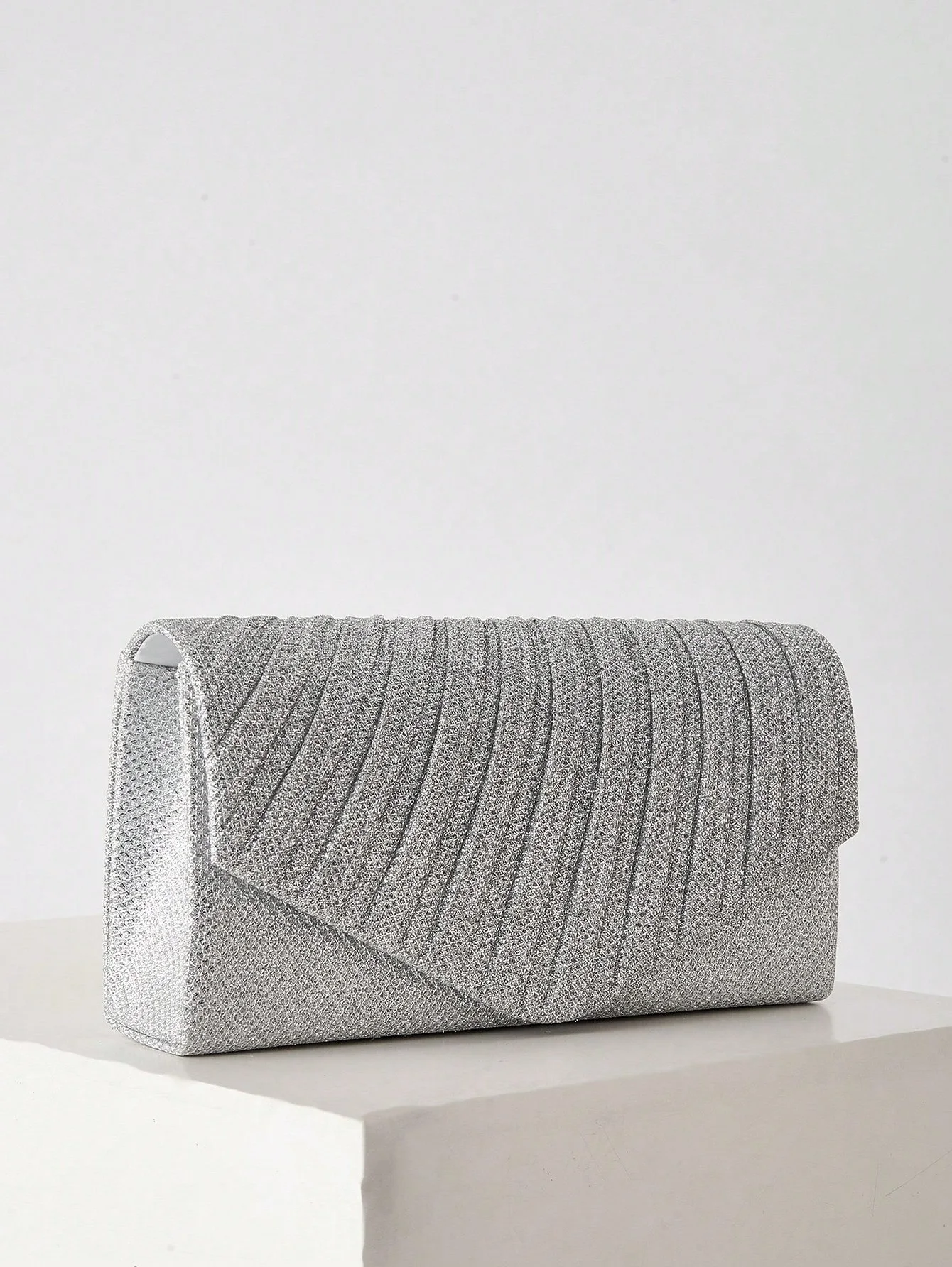 براثن لامعة وفاخرة ذات ثنيات، وحقائب حفلات سلسلة أنيقة وبسيطة، وحقائب مسائية مناسبة لجميع المناسبات. #4