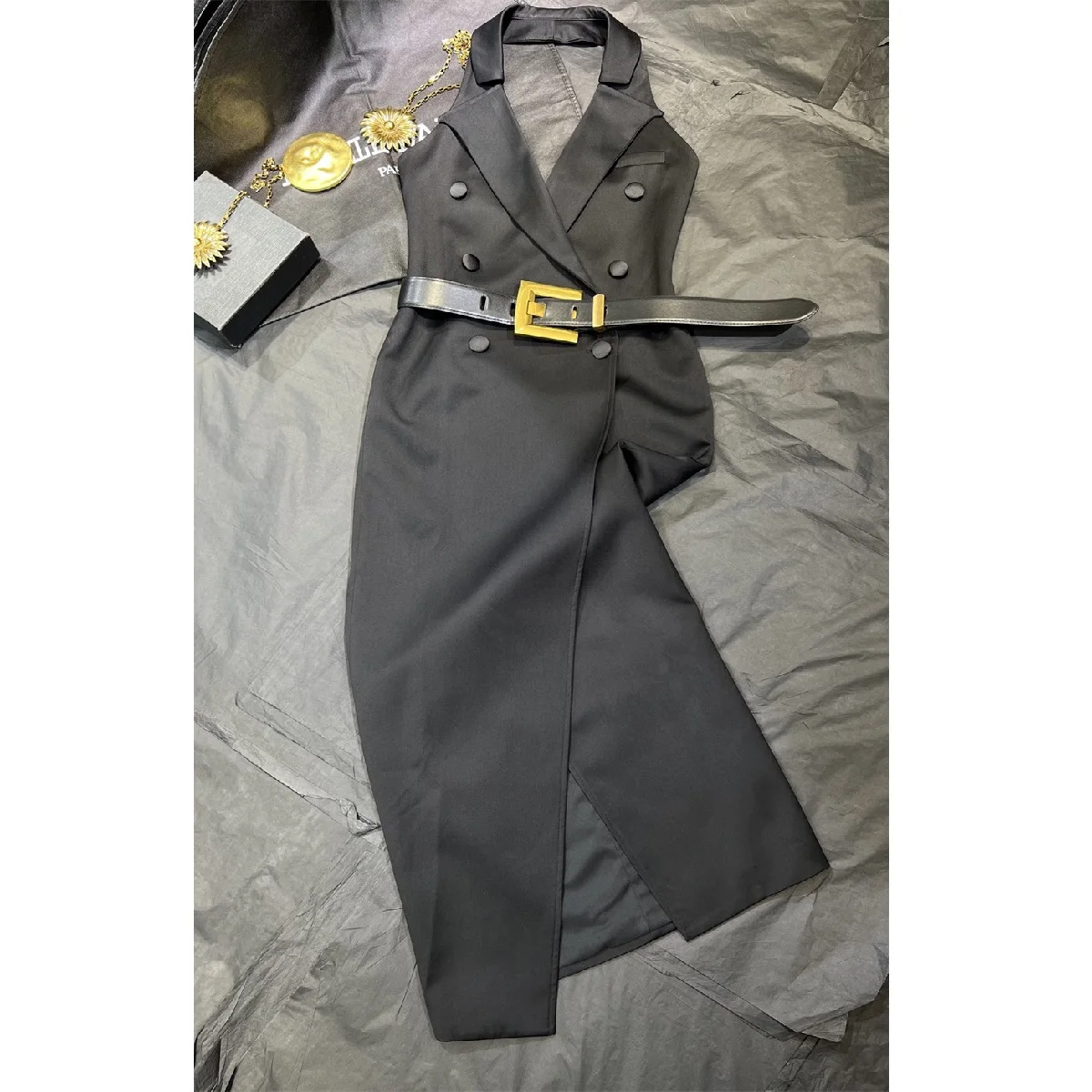 2025年夏 レディース ホルターネック ベルト付きワンピース、ダブルブレスト、セクシーなレディース タンクワンピース、y2k新作、高品質パーティードレスブラ