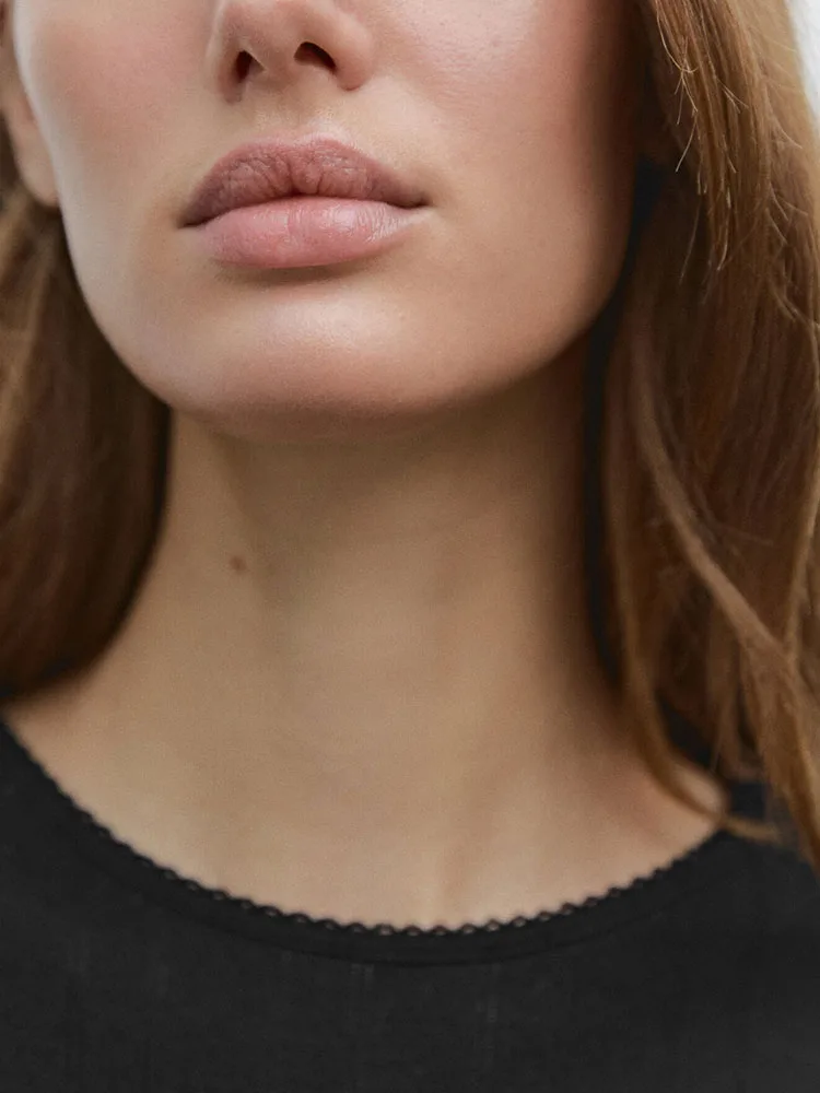 Sweet Hollow out Skin-Friendly round Ne ort Sve T-irt New Summer 2025 Women's Faion Commute Sle Slim Fit Pure Color