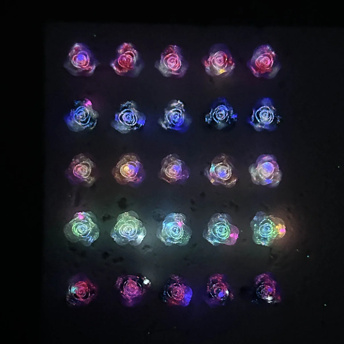 Adornos artísticos de resina para uñas, rosas de colores de ensueño, brillantes y finos, flores dulces simuladas en 3D, dijes para uñas, suministros para uñas de hadas DIY