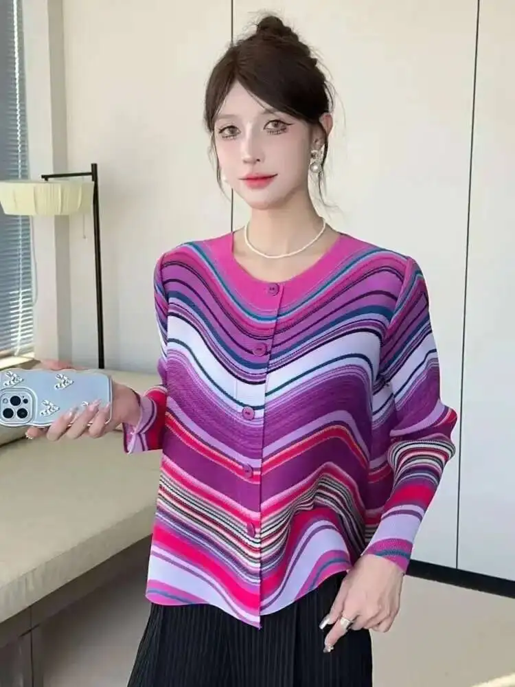 Gestreifter Plissee-Cardigan mit Patchwork-Design, Einreiher, Langarm, O-Ausschnitt, Damenmode, Neue Kleidung 2025 Sommer VC2Y