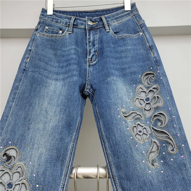 2025 Autunno Nuovo Fiore Cavo Design Papà Pantaloni Elastico Hot Diamond Nove Punti Moda Blu Jeans Donna Allentato Harlan Bottoms