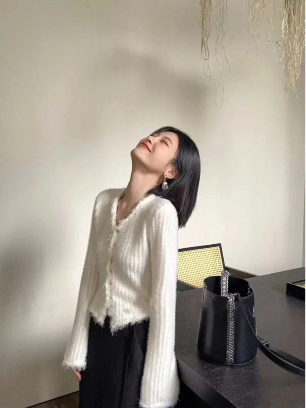 Knitted Cardigan Women's White V-neck Tassel Sweater Autumn and Winter Thickened Warm Slim Fit Undershirt Top Short Coat Fashion