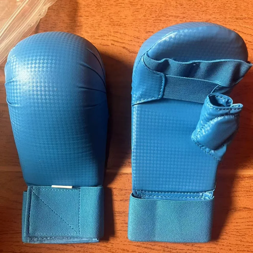 Thumbnail 2 - #3 Cheapest Boxing Gloves & Mitts Deals You Can Get