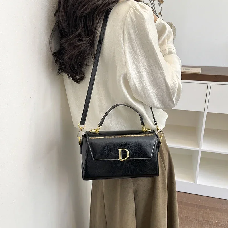 

Classic PU leather chain strap shoulder bag, elegant women's portable crossbody bag, fashionable and trendy handbag