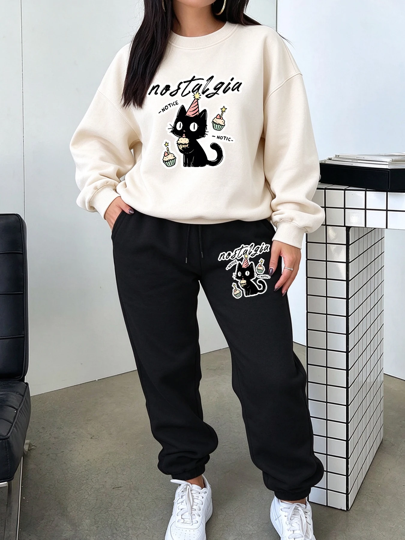 Nostalgia Cupcakes Cat With Party Hat Prints Women Fleece O-Neck Sweatshirt Set Hip Hop Casual Sweatpants Loose Color Clothes