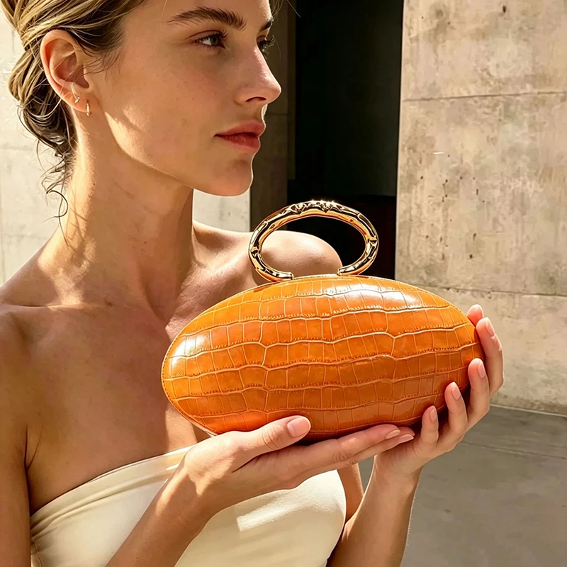  Eiförmige Handtasche mit Krokodil-Textur und Acryl-Griff, ovale Abendtasche mit Kettenriemen für Damen, luxuriöse Clutch für Hochzeiten und Partys. – Detail 16