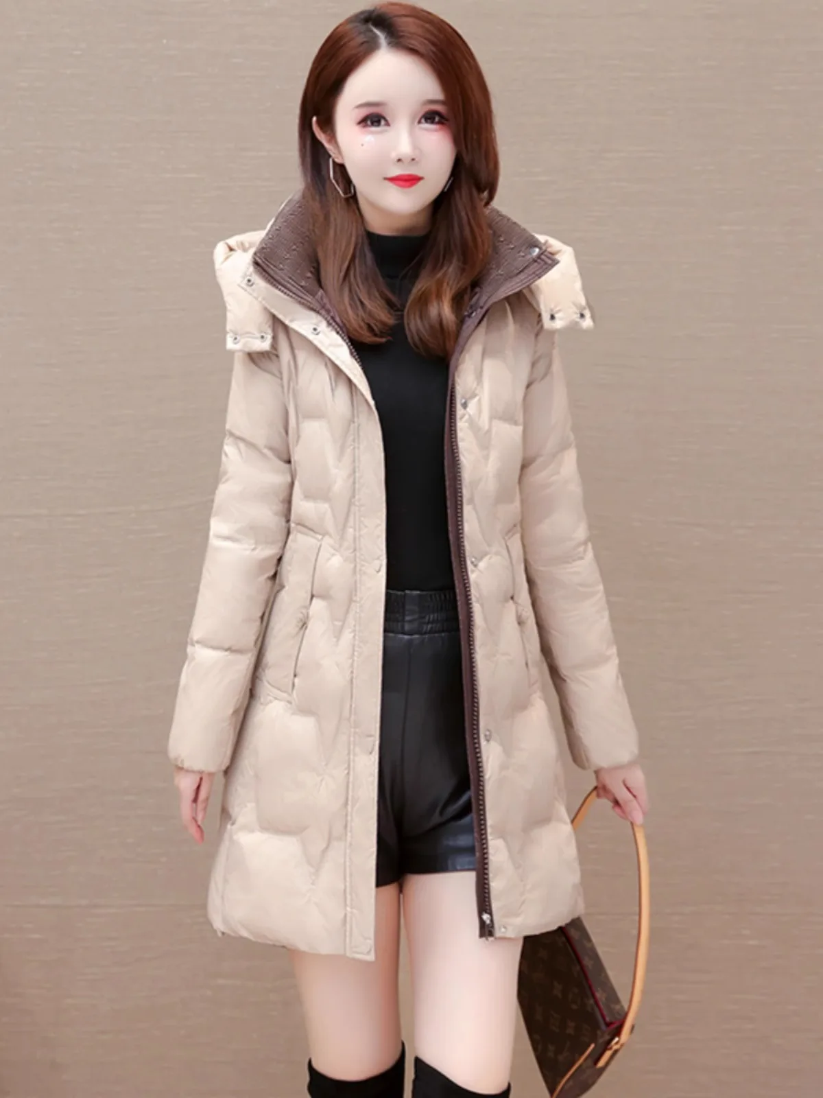 

Модная теплая удлиненная женская пуховая куртка с капюшоном, новинка зимы 2026, одежда для мам, приталенное хлопковое пальто, верхняя одежда