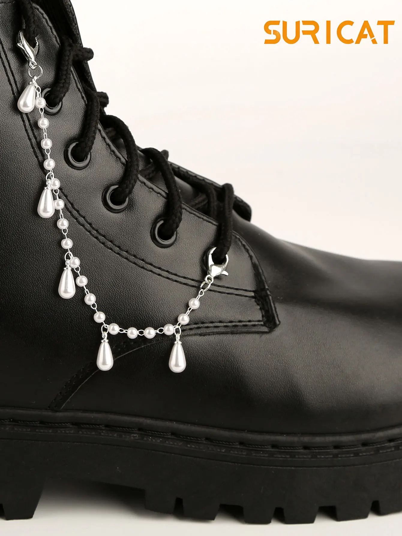 1 Peça de Corrente Multifuncional para Sapatos, Simples e Casual, mas Elegante, Decorada com Pérolas Artificiais e Strass. Adequado para Tênis de Lona, Tênis Casuais e Botas. Unissex, Adequado para Todas as Estações: Primavera, Verão, Outono e Inverno. É o Presente Perfeito para Família e Amigos, e é Ideal para Decorações DIY de Chaveiros de Sapatos e Bolsas e Acessórios para Calçados.