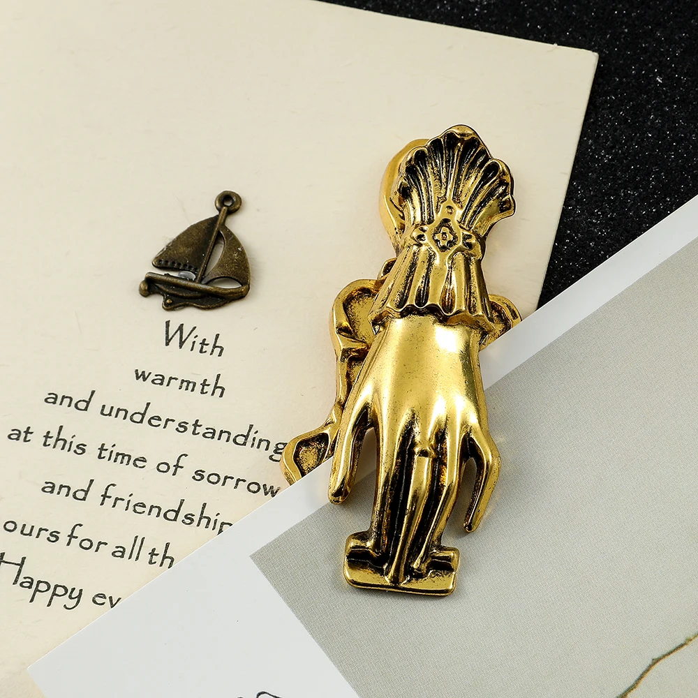 Lady’s Hand Shaped Book Clip Vintage Notebook Clip Metal Gilded Hand Sleeve Book Decoration Storage Clip Stationery