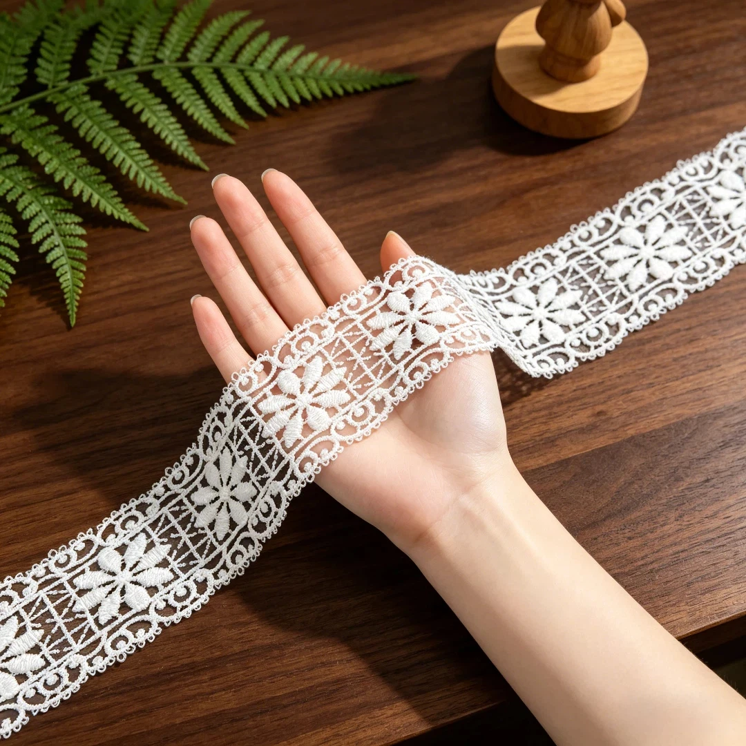 Net-Based Lace Trim with Small Daisy Embroidery and Water-Soluble Lace, Vintage Rolled-Edge Vine Pattern, Width 1.57inch Inches, the Fabric Is Lightweight and Soft, Does Not Easily Come Apart, Suitable for Neckline Edging, Cuff Embellishment, Skirt Hem Decoration, Can Also Be Used for Handmade Hair Accessories, Fabric Diy, and Garment Sewing Accessories