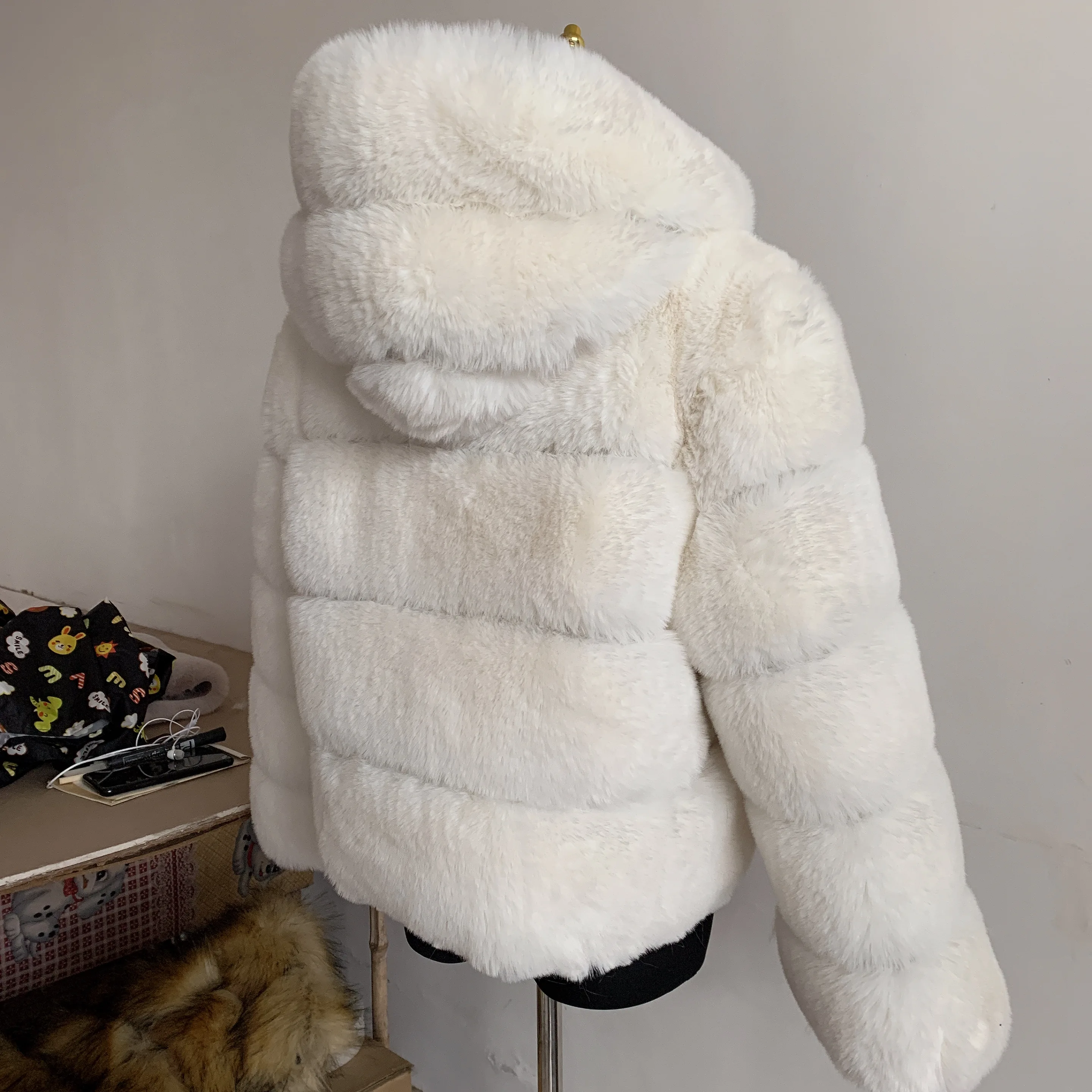 2022 Winter Warm Fake fox fur hooded coat Thick Faux Fur Hooded Jacket luxury women\'s winter coat faux fur coat High Quality