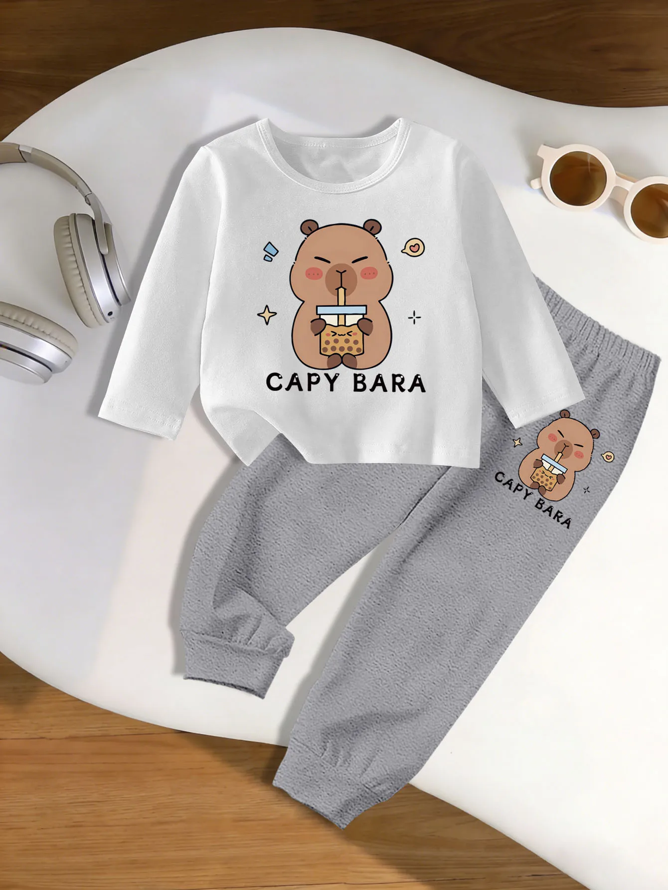 

2 предмета: осенний милый комплект из 2 предметов для девочек, базовый слой, верхние спортивные штаны, мультяшная капибара, принт с молоком и чаем