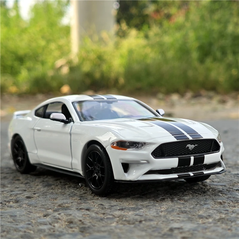 

1:24 Mustang GT 2018 Alloy Sports Car Model Diecast Metal Racing Vehicles Car Model Simulation Collection Kids Toy Gift Ornament