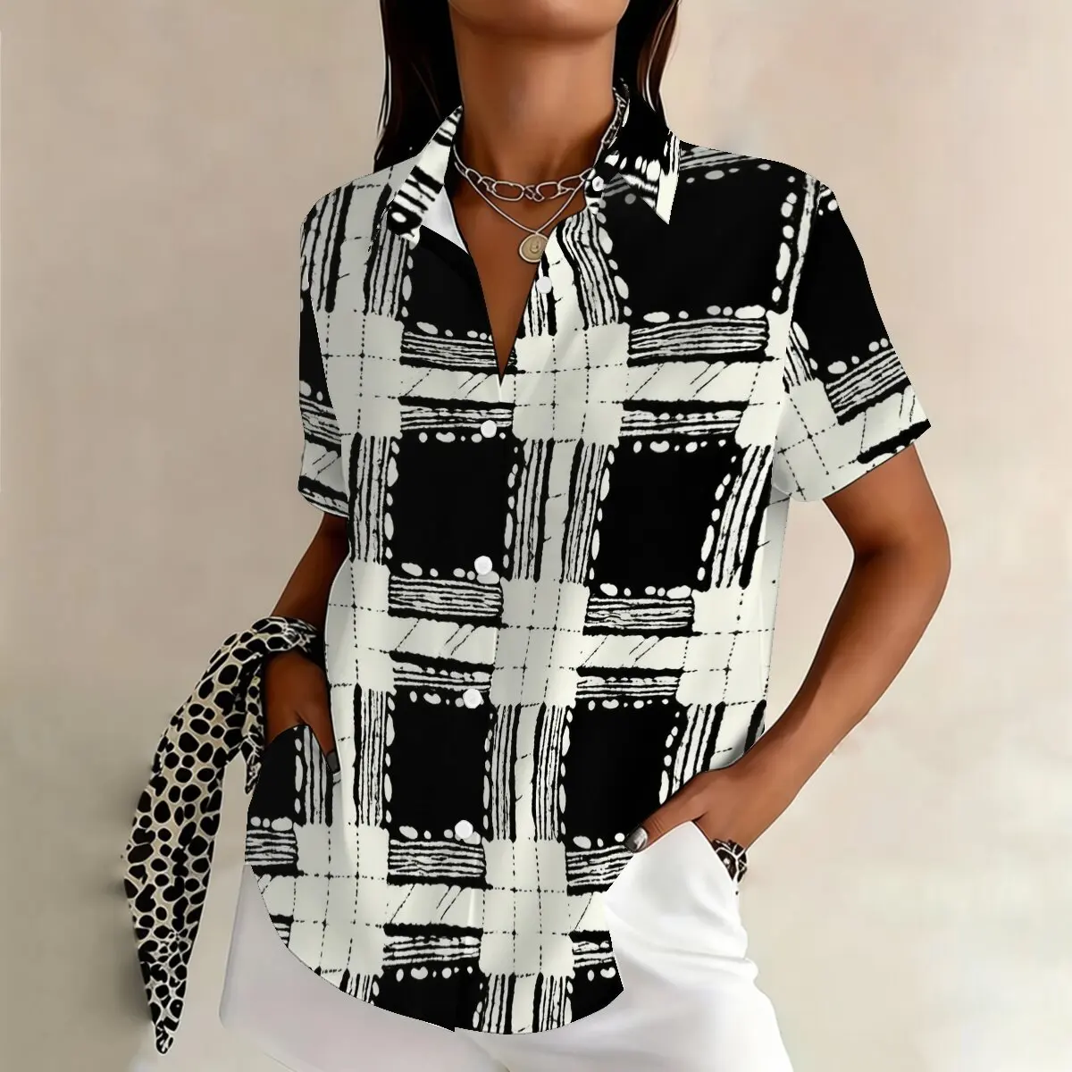 

Летняя модная женская рубашка с коротким рукавом и отложным воротником больших размеров, черно-белая, в минималистичную клетку, стильная и элегантная, идеально подходит для офиса.