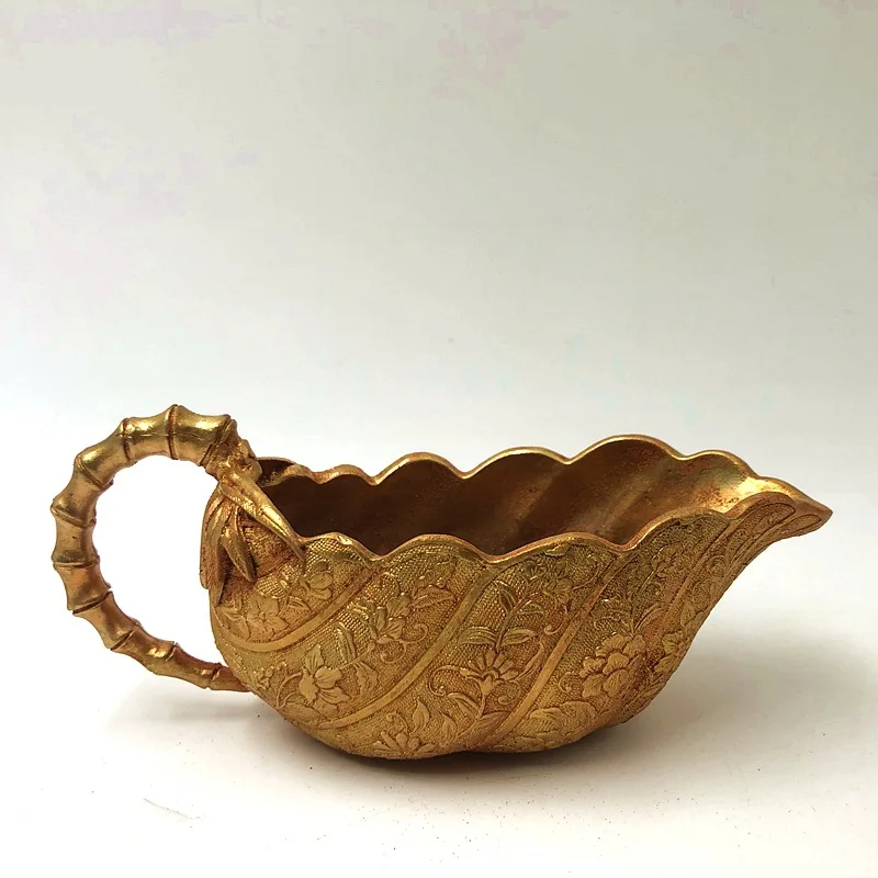 

Collect ancient gilded Tang Zhenguan carved wine glasses and crafts.