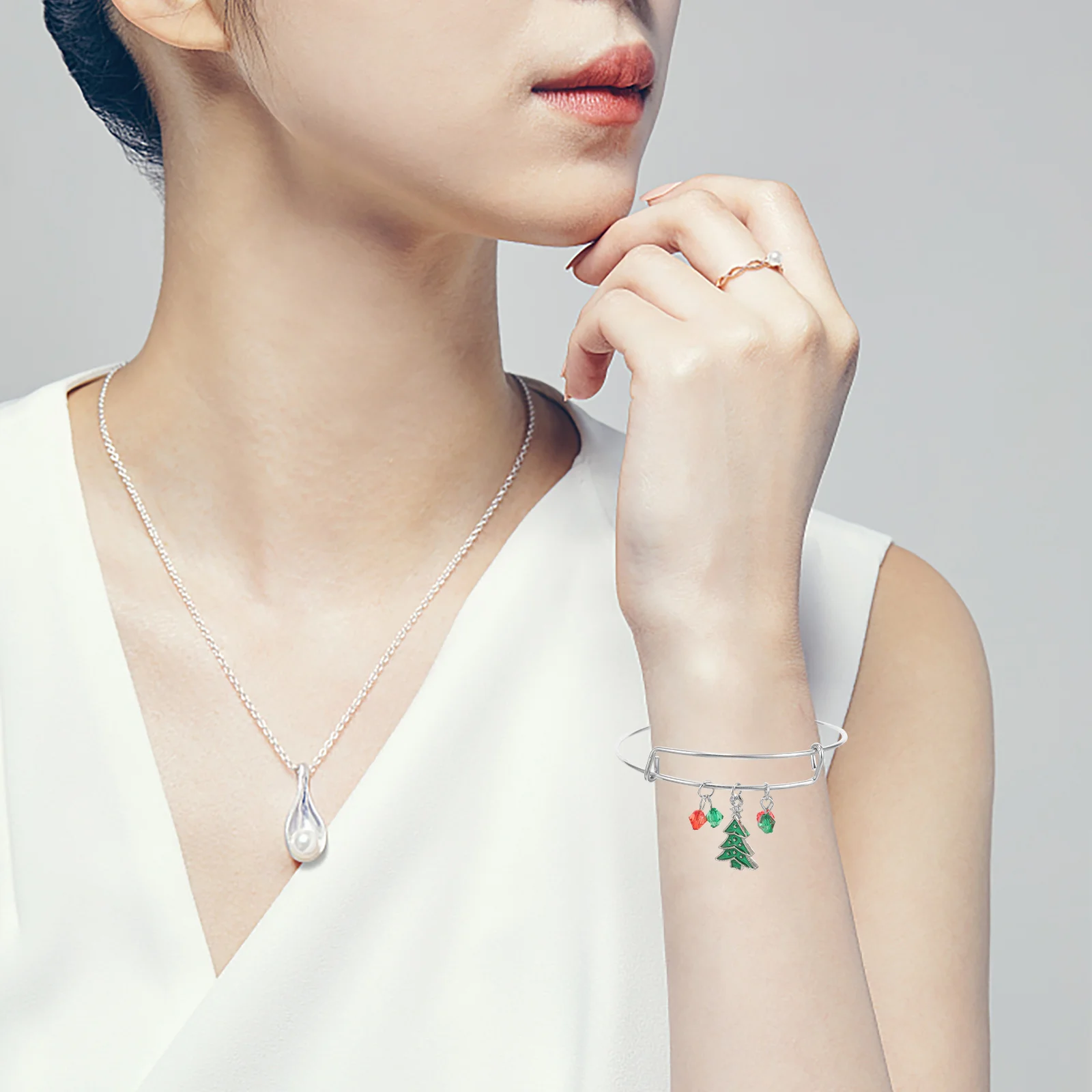 

Christmas Tree Pendant Bracelet Wrist Chain Hand Jewelry Alloy Gifts Bells Elk Snowflakes Xmas Decor Chic Accessories Holiday