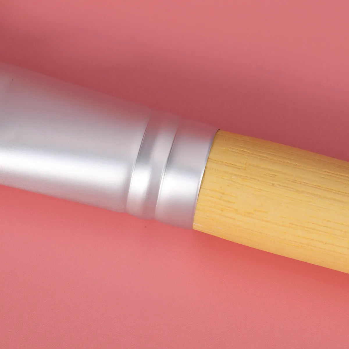 conjunto-de-pinceis-de-maquiagem-com-cabo-de-bambu-kit-de-pinceis-cosmeticos-pinceis-para-po-e-blush-cerdas-macias-ferramentas-de-maquiagem-profissional-para-mulheres-4-pecas