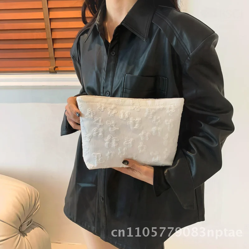 Large Capacity Cosmetic Bag for Women Portable High-Grade Simple Handbag with Zipper Flower & Heart Sewing Thread Trendy Element