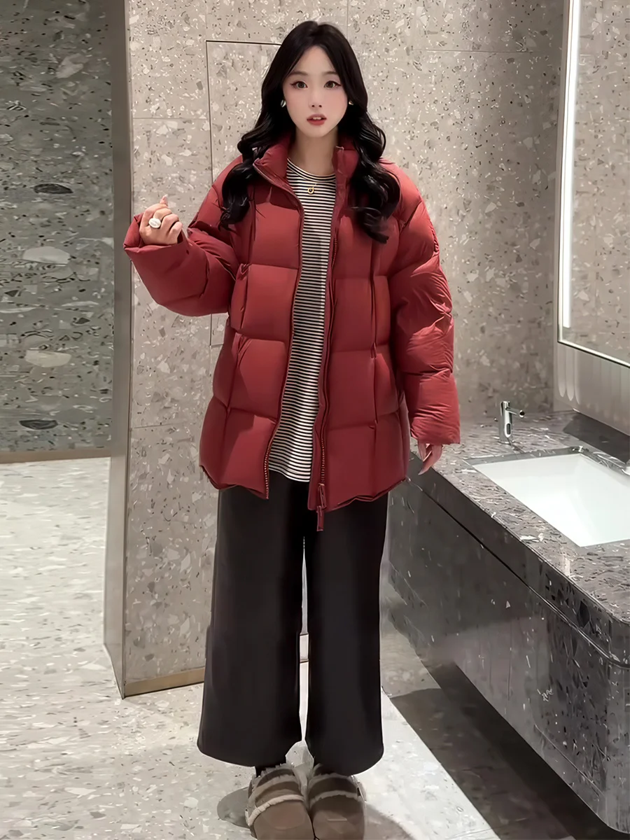 

Красная женская зимняя свободная удлиненная куртка с воротником-стойкой, наполненная 90% белым утиным пухом, новогодняя повседневная верхняя одежда