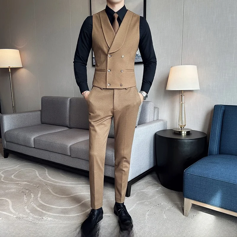 

Мужской костюм-тройка в стиле бар: приталенный жилет, брюки, двубортный пиджак. Повседневный, модный, из полиэстеровой смеси, на все сезоны, для бизнеса и отдыха.