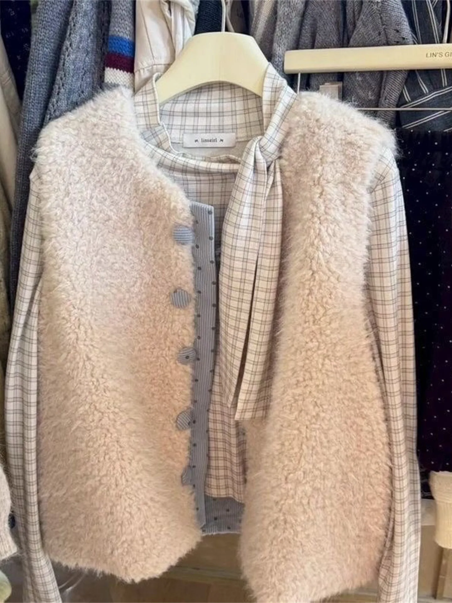 

Мягкий уютный жилет из овечьей шерсти для женщин, зимний, многослойный, свободный, в стиле колледж, утепленная верхняя одежда, корейский стиль, с высокой талией, Jaet