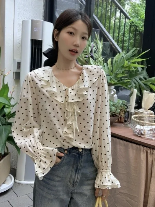 

Модная женская блузка больших размеров в горошек с V-образным вырезом, весенняя, в корейском стиле, с рукавами-колокол, утягивающий топ из тюля, большие размеры