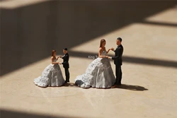 King Toys 1/64 1/87 1/43 Figurines Scale Model Resin Wedding Dress Marry Dioramas Diecast Miniature Collection 038